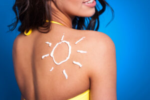 suntan-lotion-woman-s-arm-sun-shape αντηλιακό ήλιος ελλάδα καλοκαίρι summertime nails4you nails4youblog sun summer in greece wellnes bodycare sunscreen