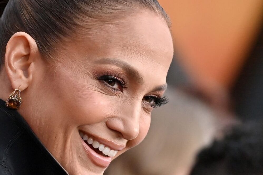 καλοκαίρι αντηλιακό ελλάδα μακιγιάζ πρόσωπο ηλιοκαμένη επιδερμίδα νύχια νύχι nails 4 you nails 4 you blog manicure pedicure JLo Jennifer Lopez sunkissed face Instagram video