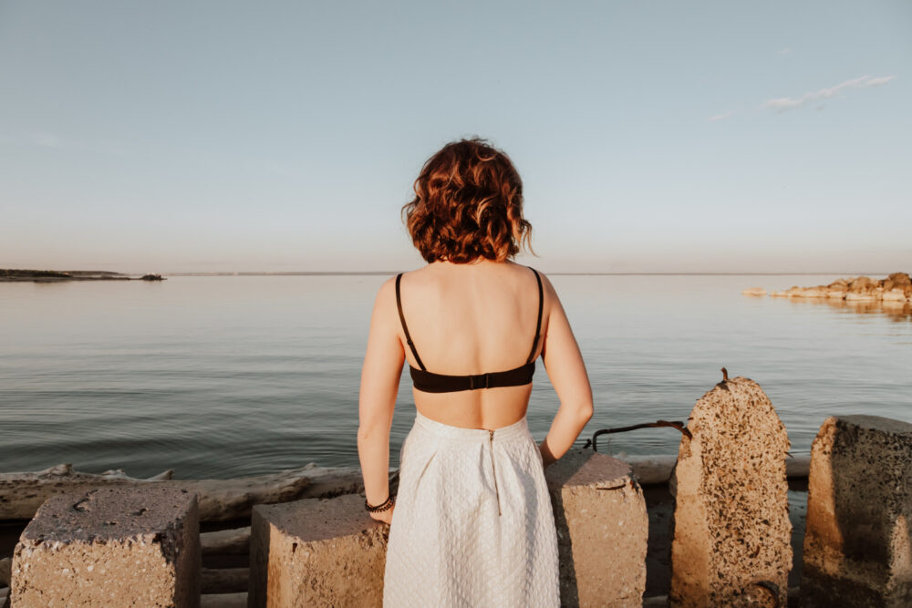 ακμή στην πλάτη, nails nails 4 you nails 4 you blog manicure pedicure acrylic acrygel gel bacne summer greece holidays beauty healthy habbits beauty routine wellnes καλοκαίρι ελλάδα ακμή στην πλάτη περιποίηση νύχια νύχιημιμόνιμο ιδρώτας ντους απολέπιστη λινά ρούχα μαλλιά