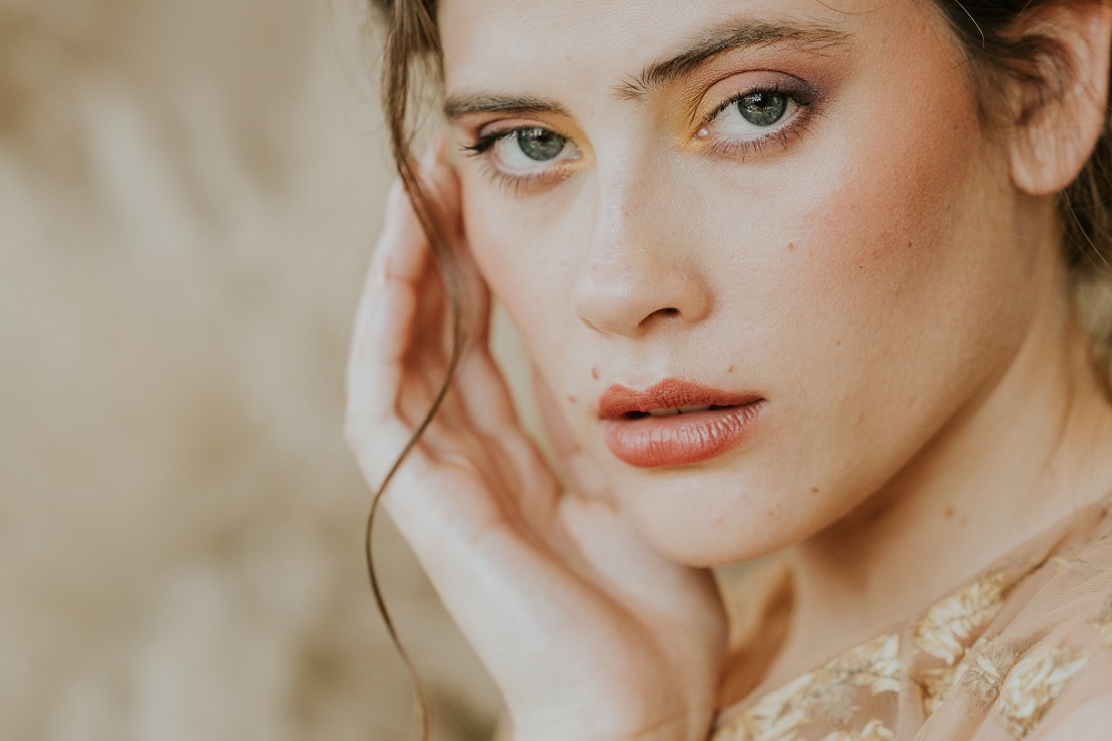 tendy hair nails 4 you blog manicure pedicure evgenikos group nail trends fashion lifessyle kiss curls hairstyling haircut μαλλιά τάσεις μόδα αισθητική νύχια