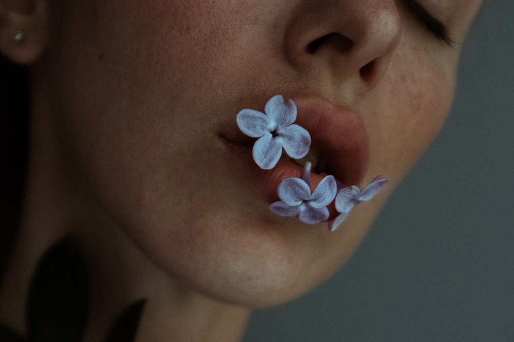 concealer lips makeup trend 00s nails 4 you blog manicure pedicure evgenikos group μακιγιάζ χείλη kardashians