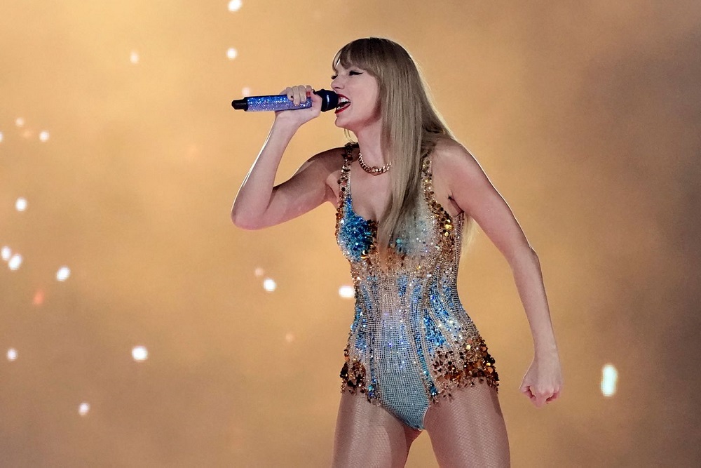 Taylor swift mudic sociology psychology celebrity inspo sing singer songs wellness nails 4 you blog manicure pedicure evgenikos group μουσική ψυχολογία θετικά συναισθήματα λυρισμός εκφραστικότητα ερμηνεία