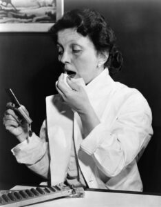 hazel bishop nails 4 you blog manicure pedicure evgenikos group bishop ltd red lipd crayon κραγιόν μακράς διάρκειας κραγιόν χείλη