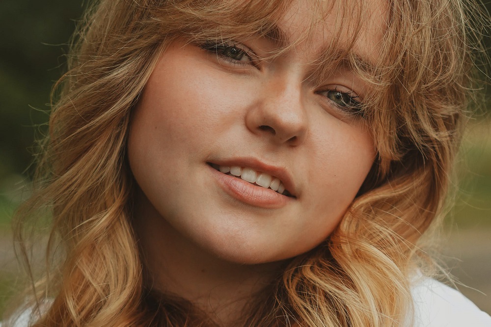 trophy blonde hair trends styling hair experts autumn 2024 colors χρώμα μαλλιών ξανθό blonde girls nails 4 you blog manicure pedicure evgenikos group μαλλιά τάσεις καραμελέ bropper hair ξανθές ανταύγειες