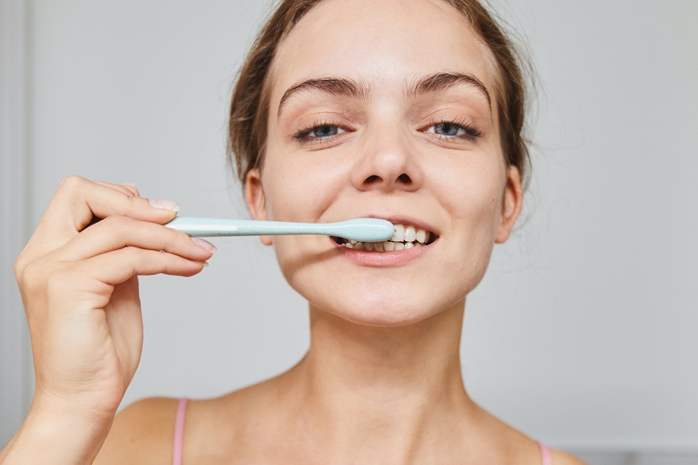δόντια καθαριότητα βούρτσισμα στοματική υγιεινή αναπνοή γλώσσα οδοντόβουρτσα οδοντόκρεμα teeth nails 4 you blog manicure pedicure brushing my teeth