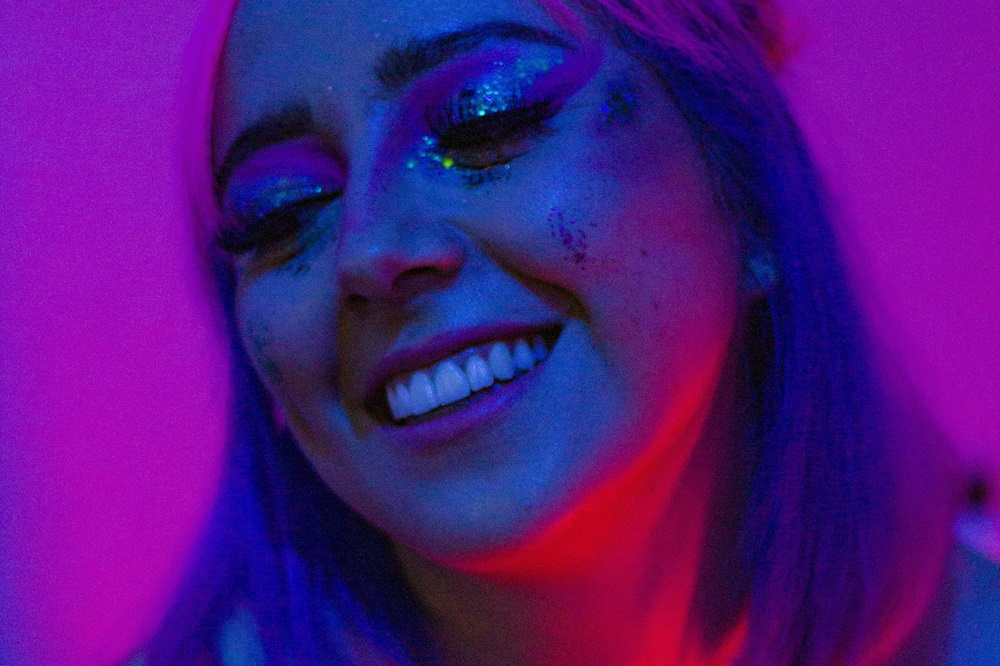 makeup christmas xmas Hailey Bieber Tik Tok viral trends Fairy face beauty nails 4 you blog manicure pedicure gel aceygel acrylic μανικιούρ πεντικιούρ τζελ άκρυτζελ ακρυλικό ημιμόνιμο evgenikos group μακιγιάζ Χριστούγεννα ρεβεγιόν προσωπο λάμψεις Glam