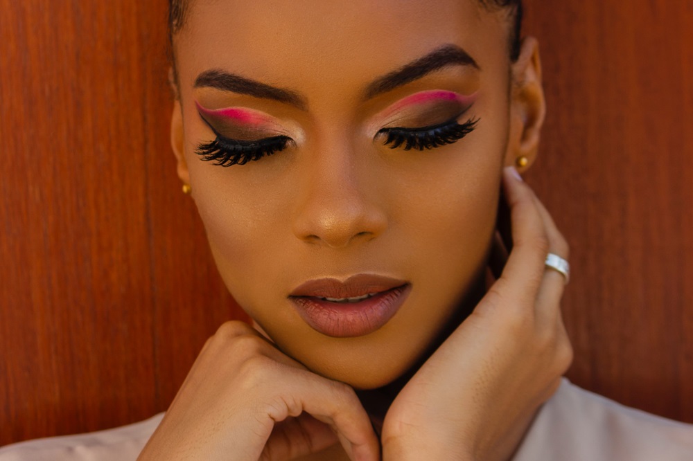 nails 4 you blog manicure pedicure evgenikos group eyelashes selena gomez βλεφαρίδες Twiggy hack beauty face πρόσωπο