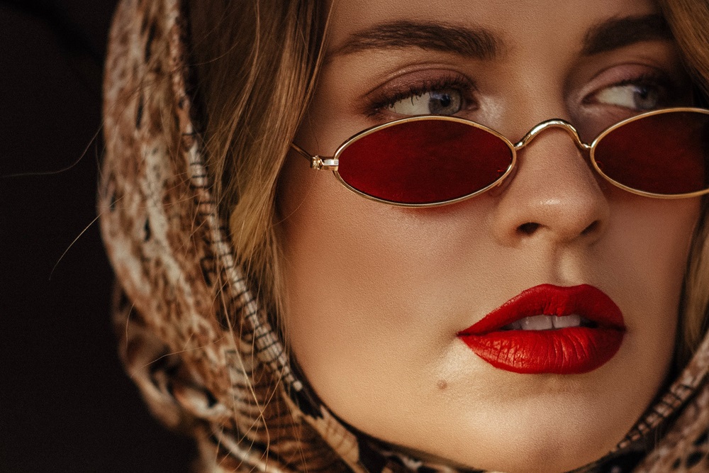 nails 4 you blog manicure pedicure evgenikos group red lips beauty face κόκκινα χείλη μόδα κόκκινο κραγιόν πρόσωπο ομορφιά οικονομία βιομηχανία ομορφιάς γυναίκα