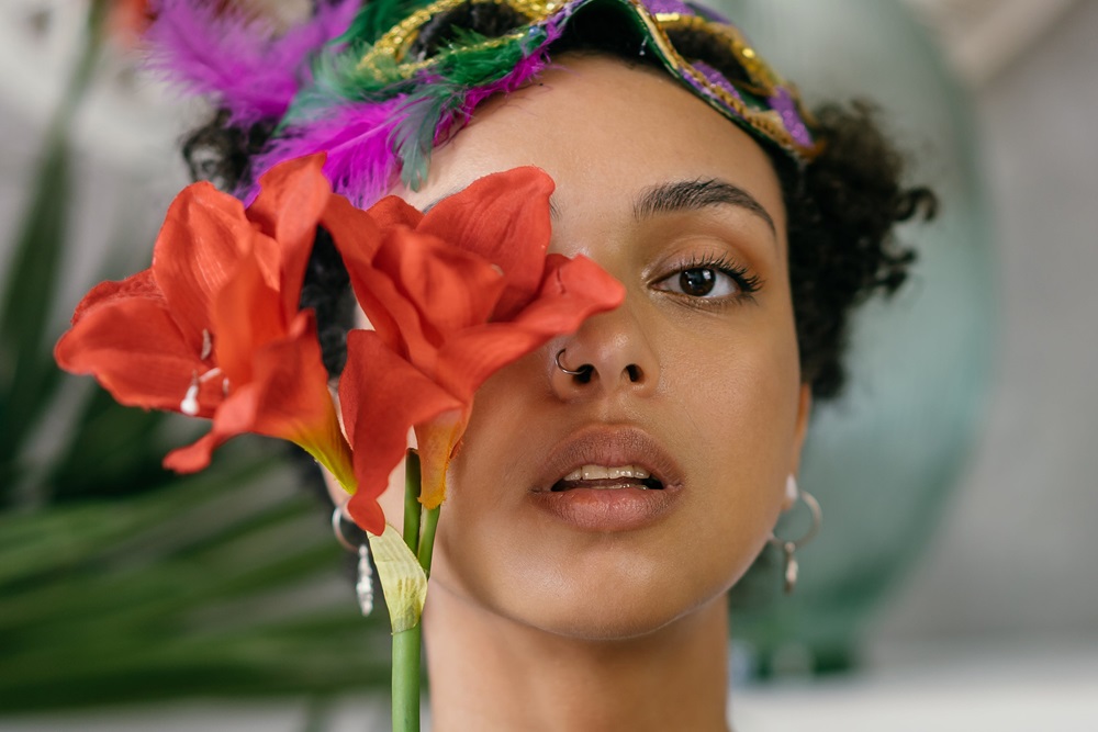 nails 4 you blog manicure pedicure evgenikos group trends fashion αξεσουάρ νύχια ραντεβού κατάστημα καρφίτσα κορδέλες κοσμήματα κάλτσες μόδα στυλ εβδομάδα μόδας style