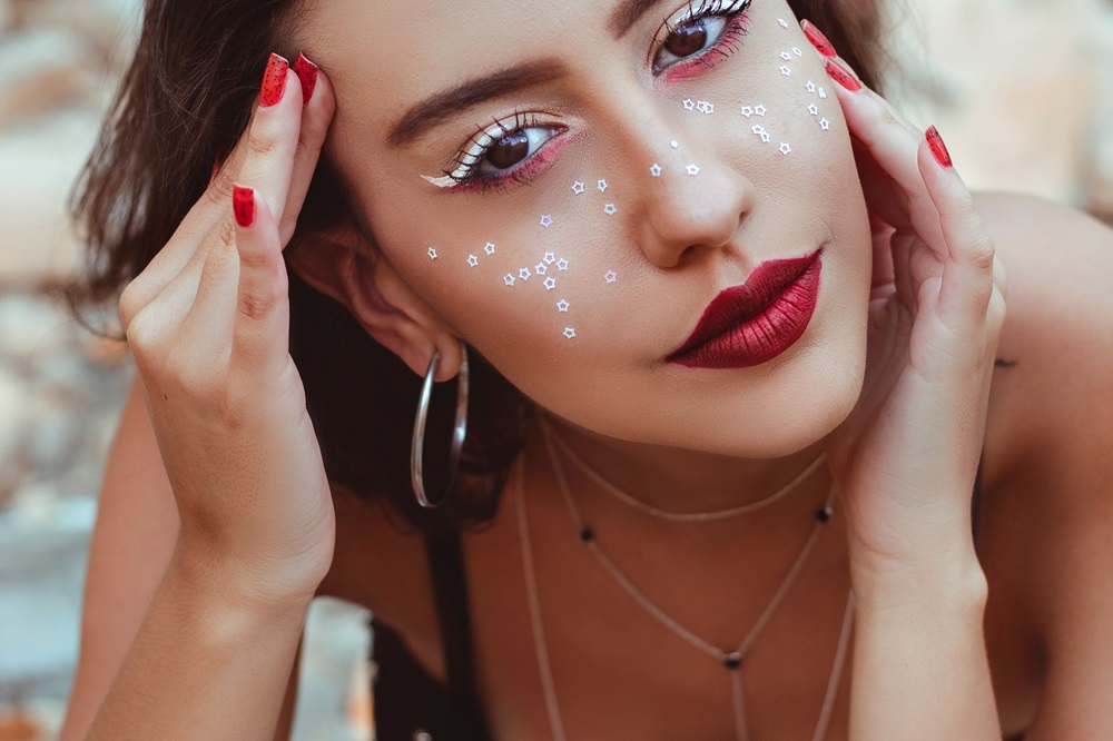 μύθοι μακιγιάζ προϊόντα καλλυντικά nails 4 you blog manicure pedicure evgenikos froup foundation μάσκαρα ντεμακιγιάζ κόκκινο κραγιόν