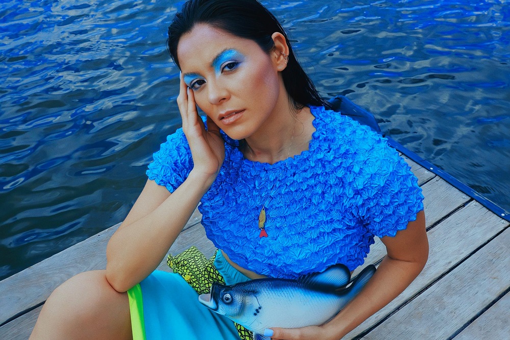 nails 4 you blog manicure pedicure evgenikos group blue eyeshadows μανικιούρ πεντικιούρ μπλε σκιές μόδα στυλ trends style fashion makeup face